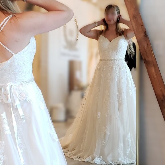 Stella York wedding gown - brand new, never worn - Picture 3 of 11